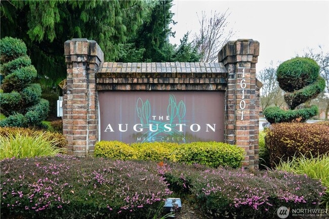 Primary Photo - High End 3 Br Condo off of Bothell-Everett...