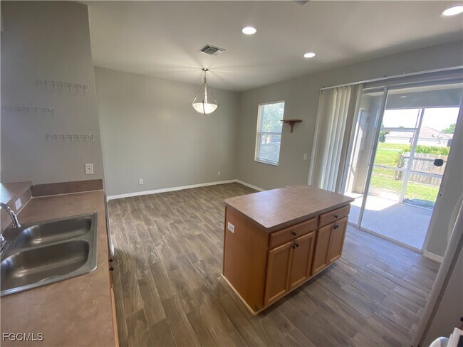 Building Photo - 1806 NW 21st Pl