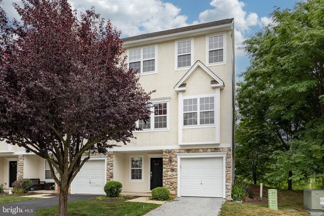 Building Photo - 2717 Fynamore Ln