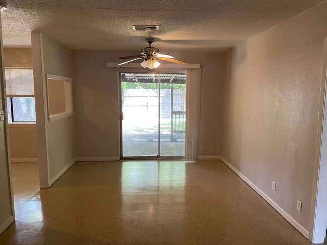 Building Photo - CUTE 3 BR IN UNIVERSAL CITY W/ EASY ACCESS...