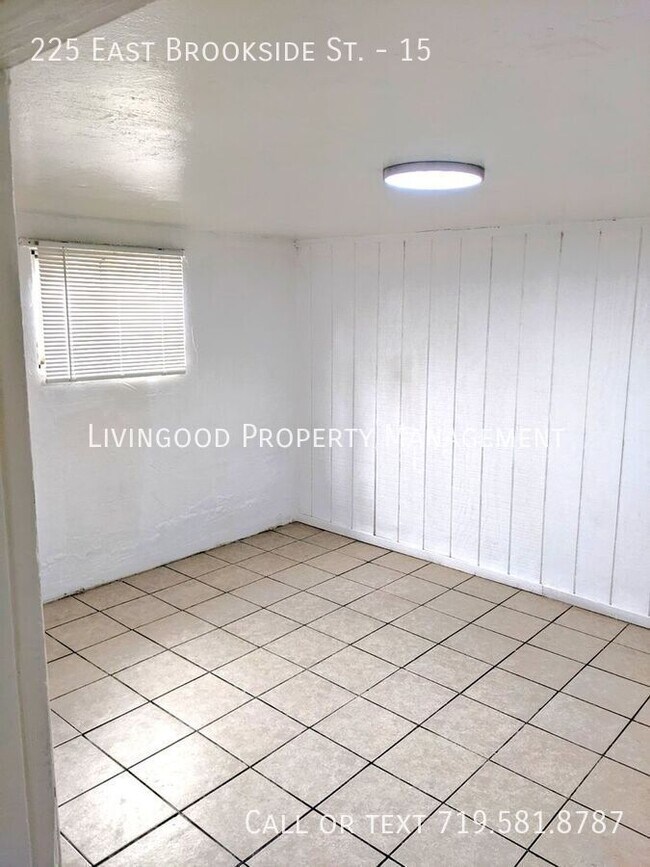 Building Photo - 225 E Brookside St