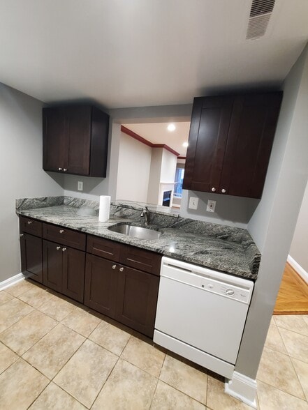 Kitchen - 2603 Douglass Pl SE