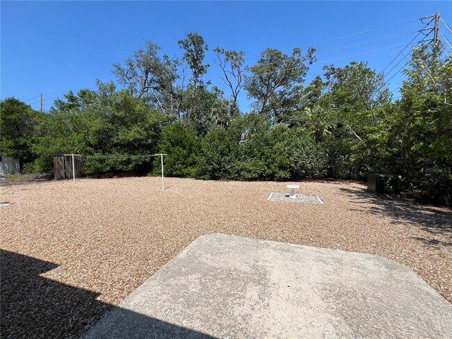 Building Photo - 10502 Laburnum Dr