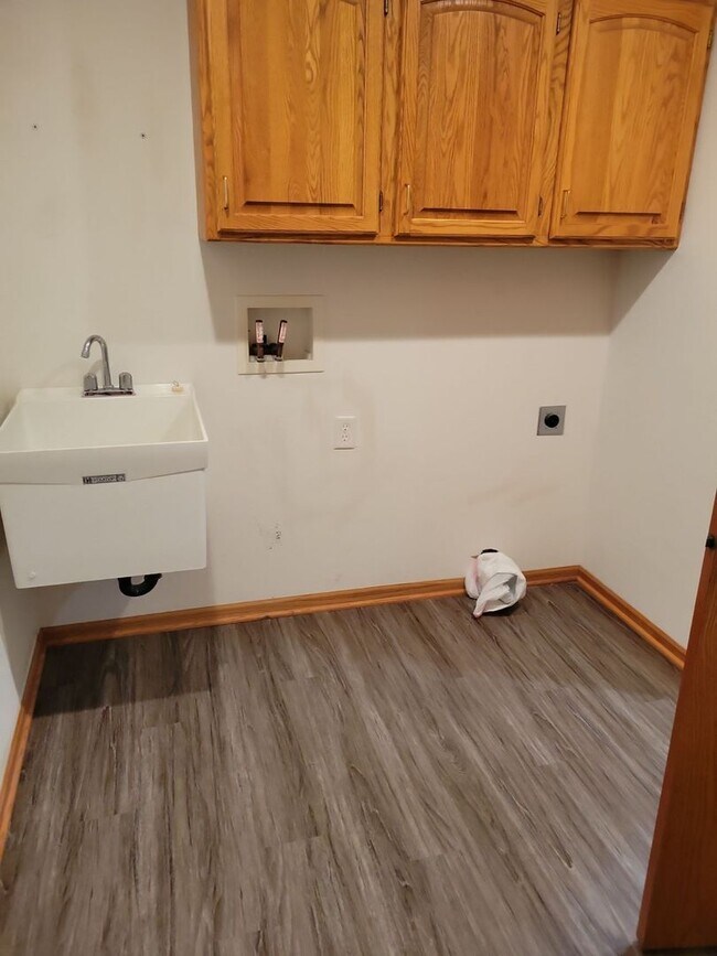 Building Photo - 2209 Cattail Way
