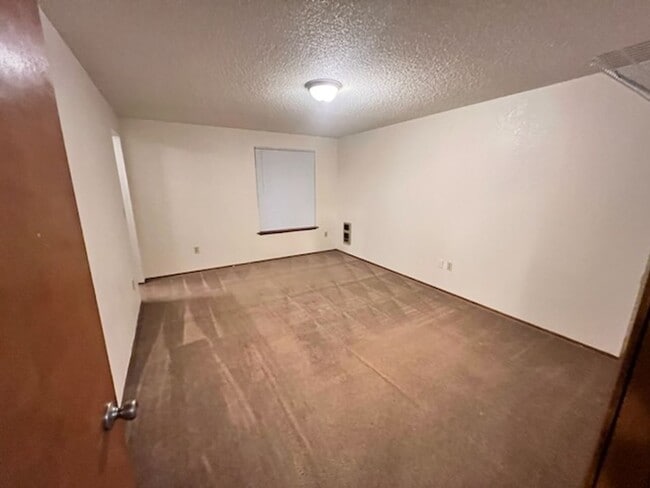 Building Photo - Oakbrook 2 Story 3 Bedroom home