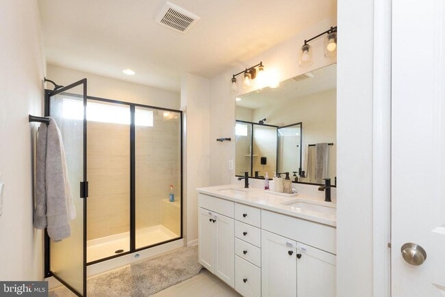 Building Photo - 3912 Applegate Ct
