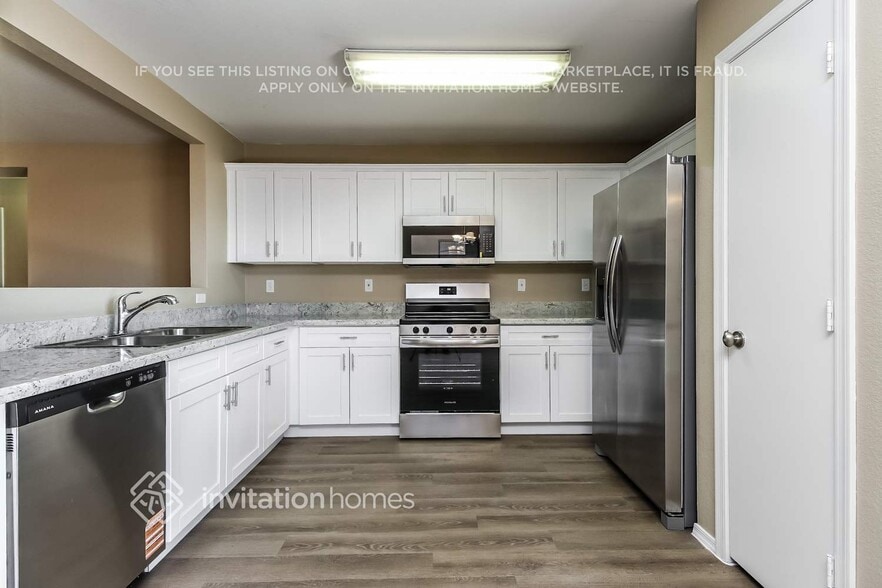 Building Photo - 8525 E Laguna Azul Ave