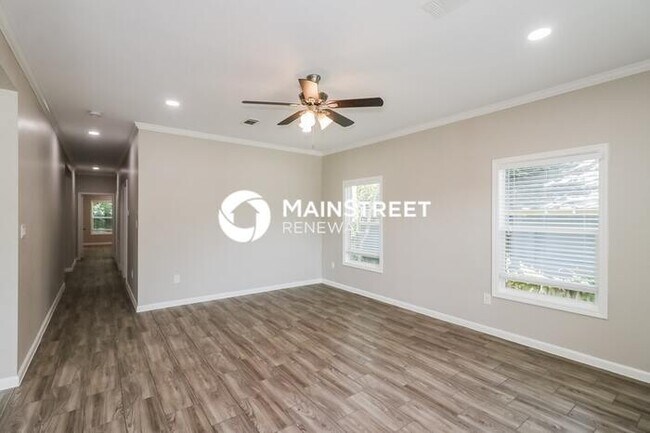 Building Photo - 4 Bedroom Pet-Friendly Home in Houston, TX with Main Street Renewal