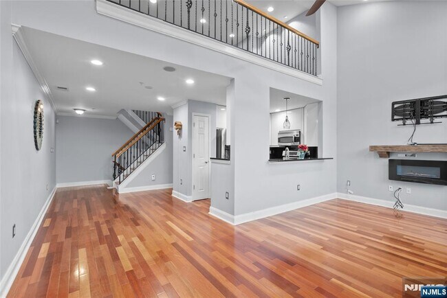 Building Photo - 169 Price 169