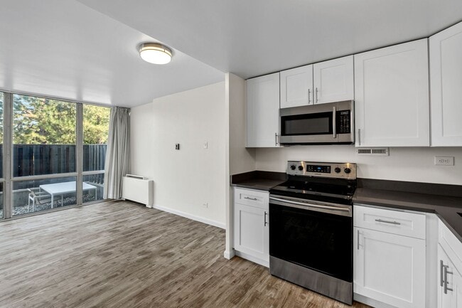 Building Photo - 3100 E Cherry Creek S Dr