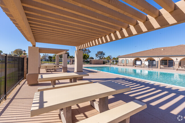 Picnic Area - Pacific View - Military Housing