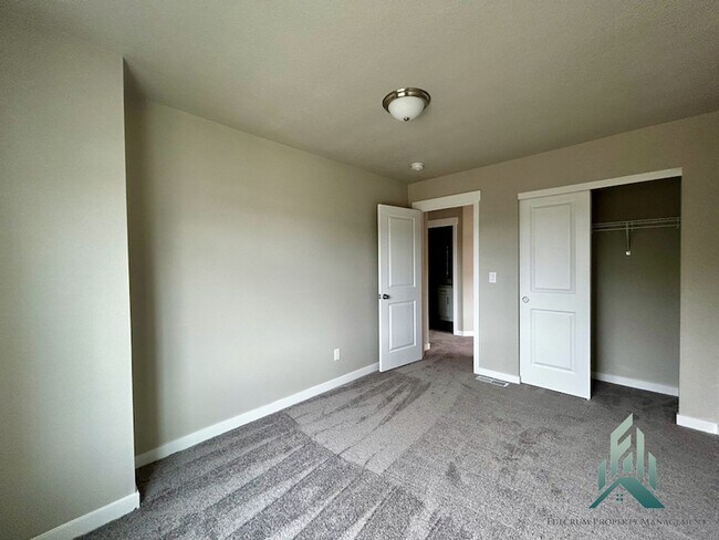 Building Photo - 5905 NW Torchcrest Pl
