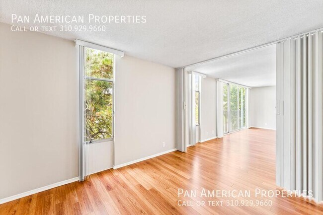 Building Photo - 1155 E Del Mar Blvd