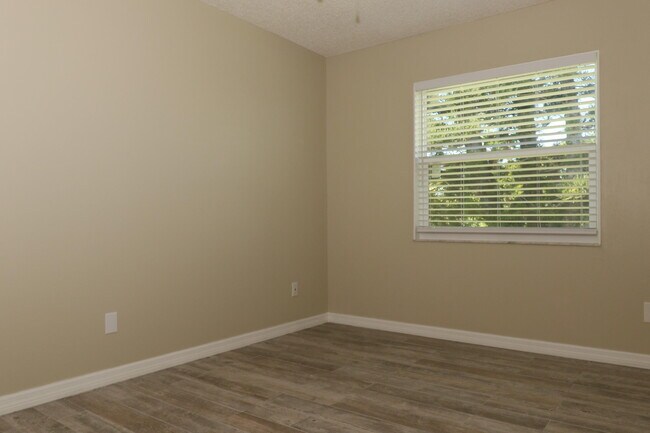 Building Photo - 1510 W Riviera Dr