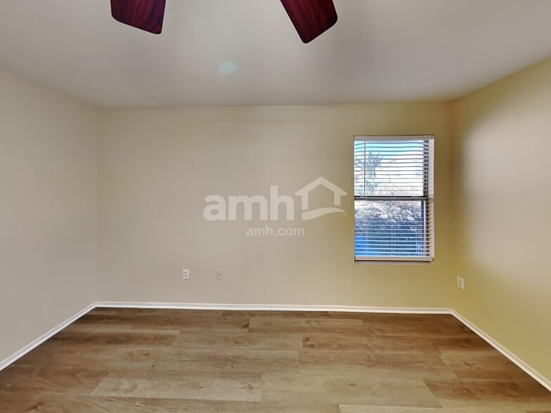 Building Photo - 9924 Ranch Hand Ave