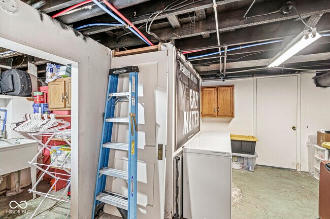 Building Photo - 5028 Graceland Ave
