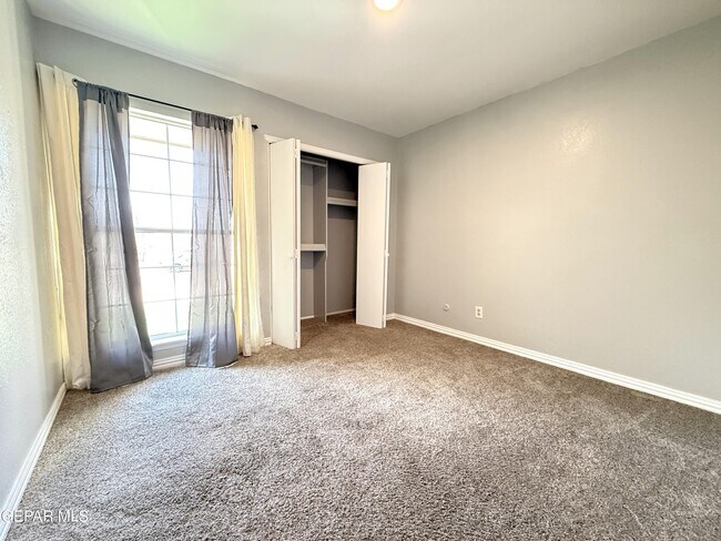 Building Photo - 10405 Ashwood Dr