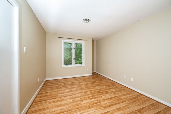 Building Photo - Exceptional Contemporary Features Privacy and a Scenic Back Yard.