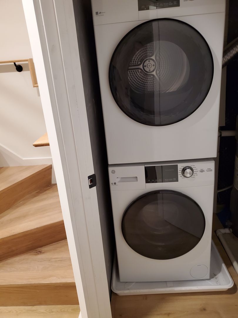 Building Photo - 6 National St