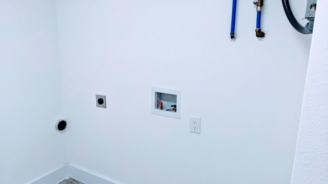 Building Photo - 13 Flamenco Cir