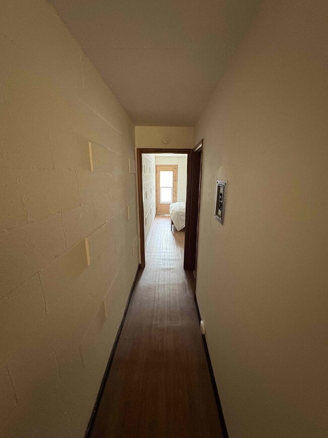 Building Photo - 1 bed 1 bath apartment for rent!