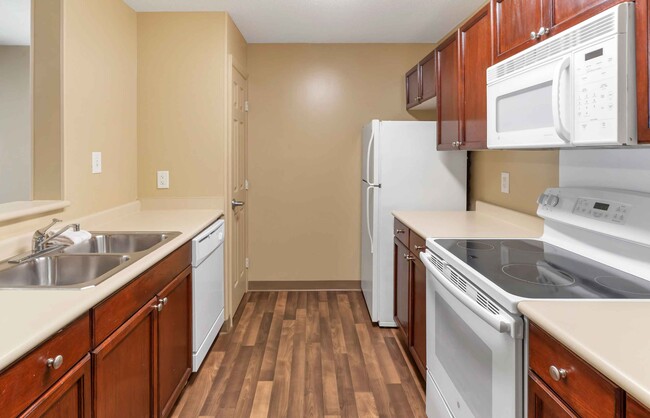 Building Photo - Furnished Studio-Portland - Hillsboro