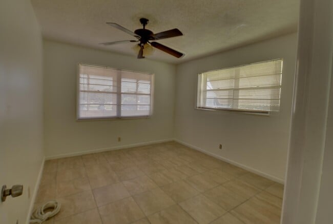 Building Photo - 89 Canterbury D