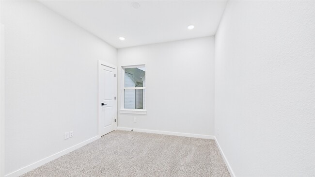 Building Photo - 5028 Creekmont Dr