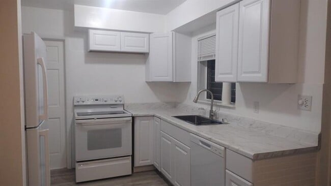 Building Photo - 6531 Sherman St