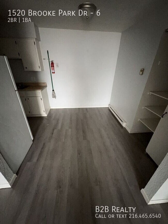 Building Photo - 1520 Brooke Park Dr