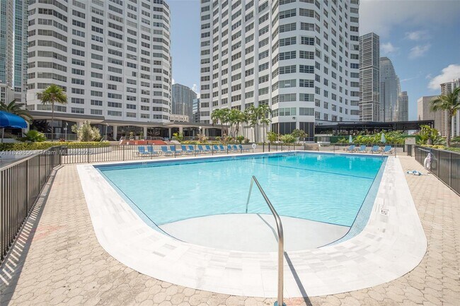 Building Photo - 801 Brickell Bay Dr