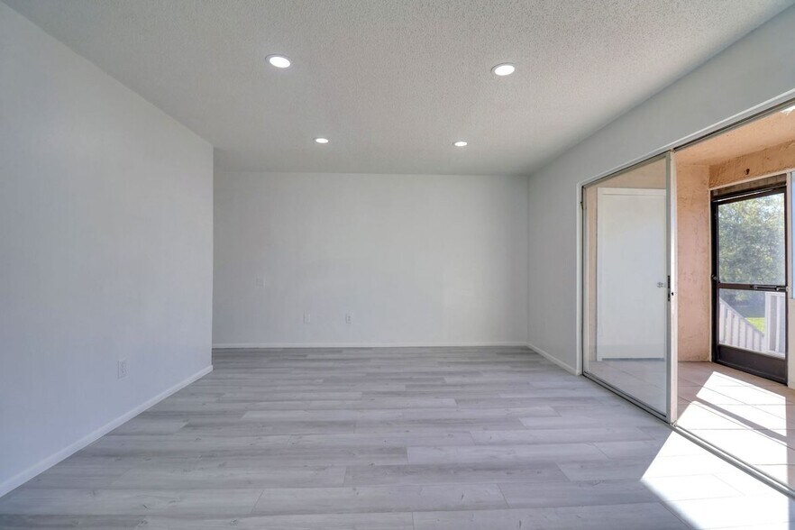 Building Photo - 4004 Cortez Dr