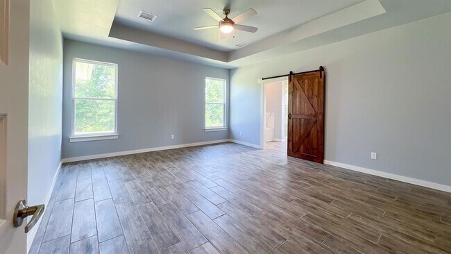Building Photo - 1724 Salma Rd