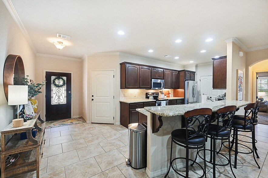 Building Photo - 1416 Cres Ridge Dr