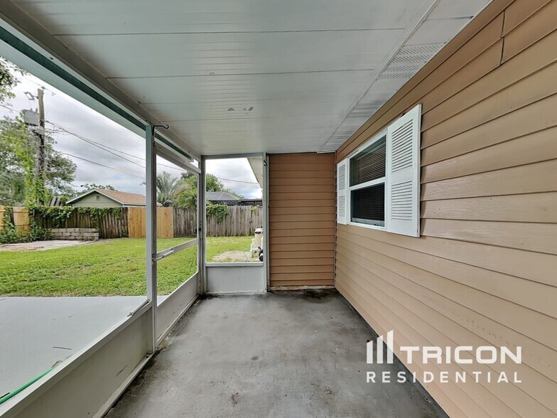 Building Photo - 2543 Golden Poinciana Pl