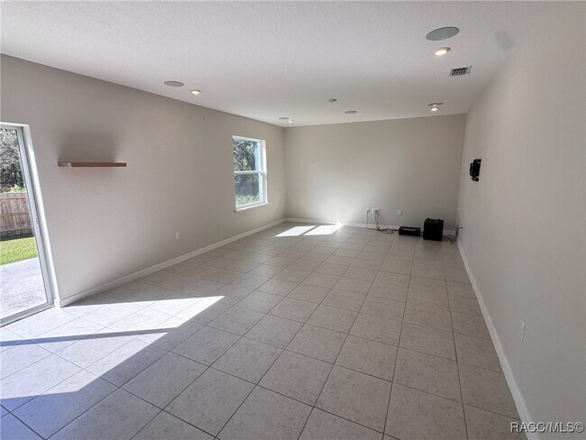Building Photo - 11400 Chickadee Rd