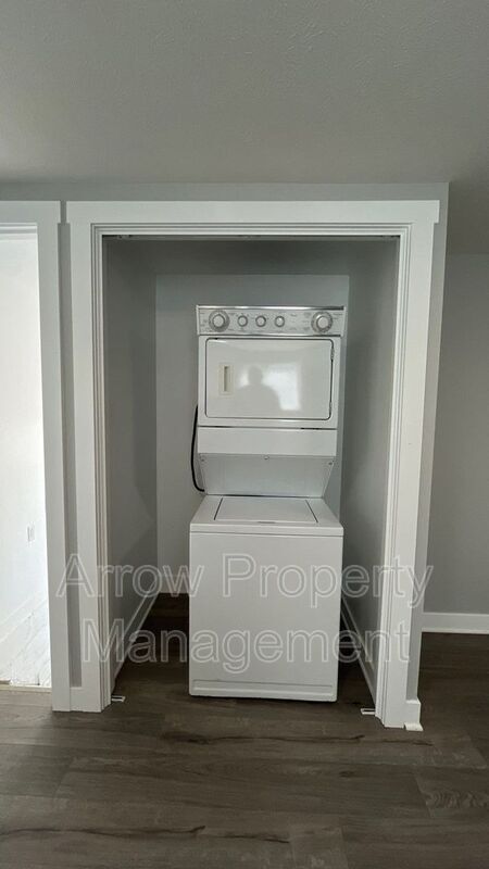 Building Photo - 1026 Charleston