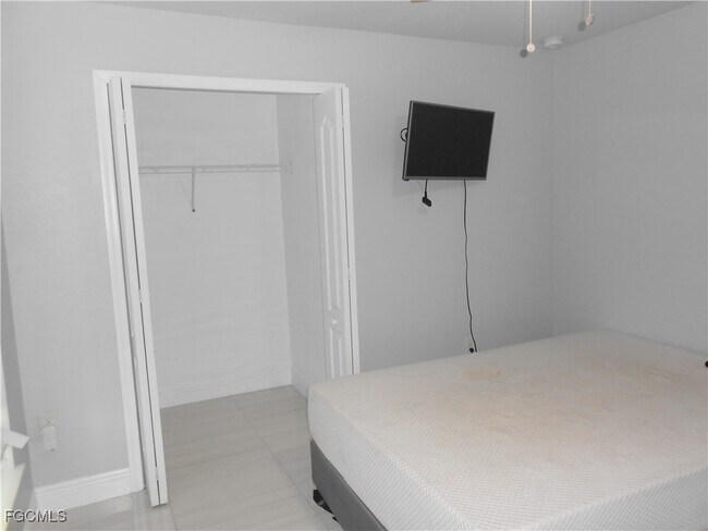 Building Photo - 601 Clayton Ave