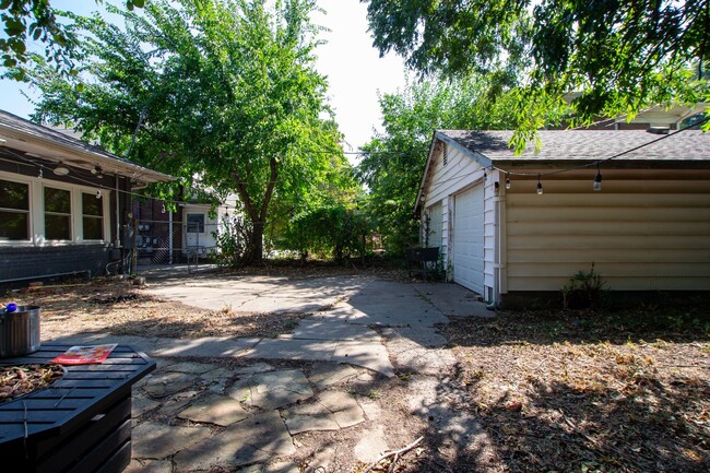 Building Photo - Historic Craftsman Charm: 3-Bedroom Home w...