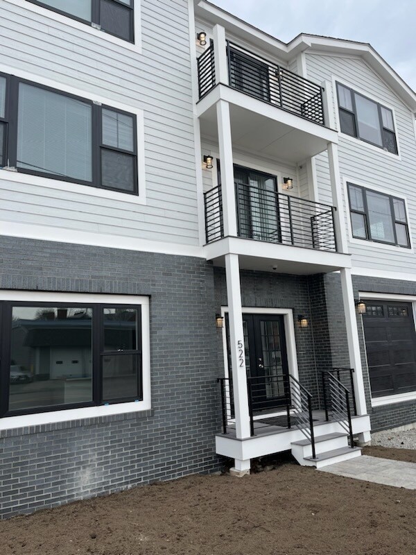 Building Photo - 522 Bridge St