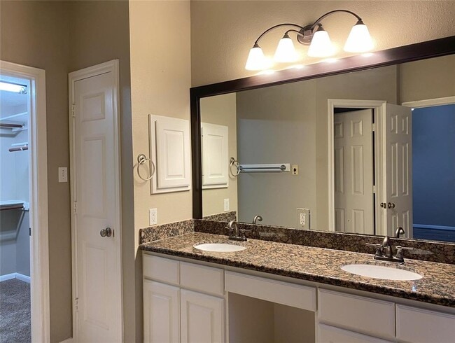 Building Photo - 7710 Misty Fern Ct