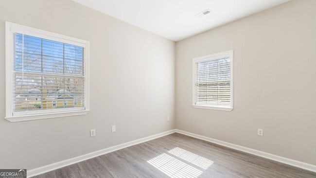 Building Photo - 848 Ridge Ave NW