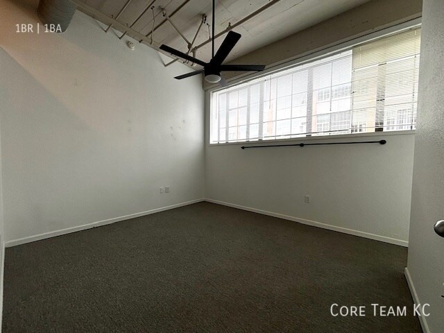 Building Photo - 320 W 7th St