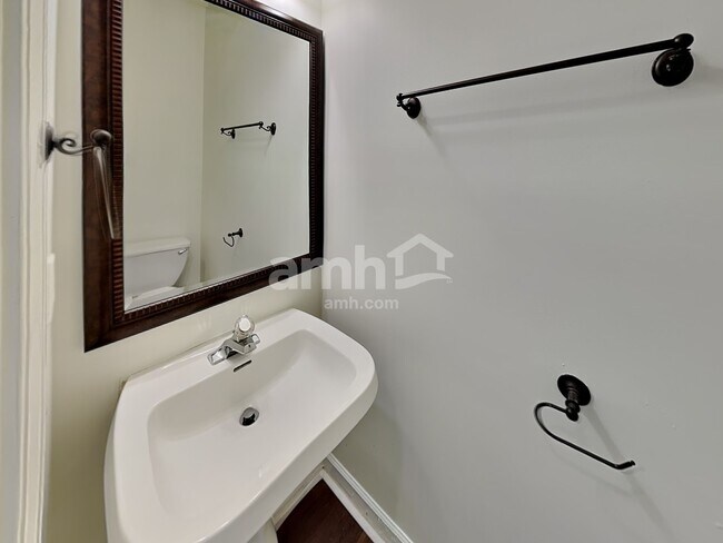 Building Photo - 512 Grantham Ln