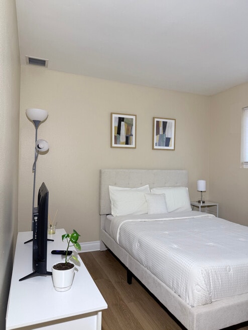 Building Photo - 9645 St George St