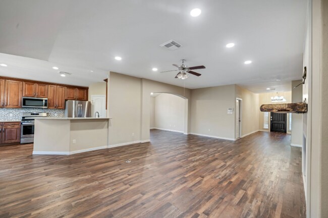 Building Photo - 3005 Gardencrest Ln