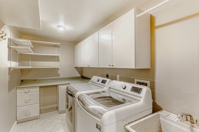 Building Photo - 4Bd/2Ba Bellevue House