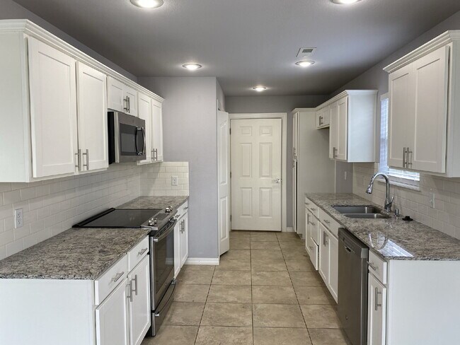 Building Photo - 572 Branchwood Ave