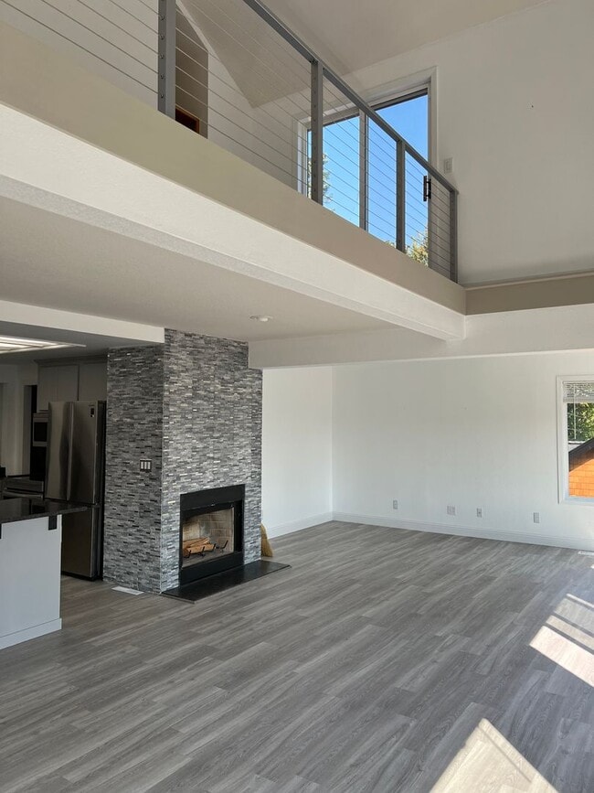 Building Photo - Suquamish View Home