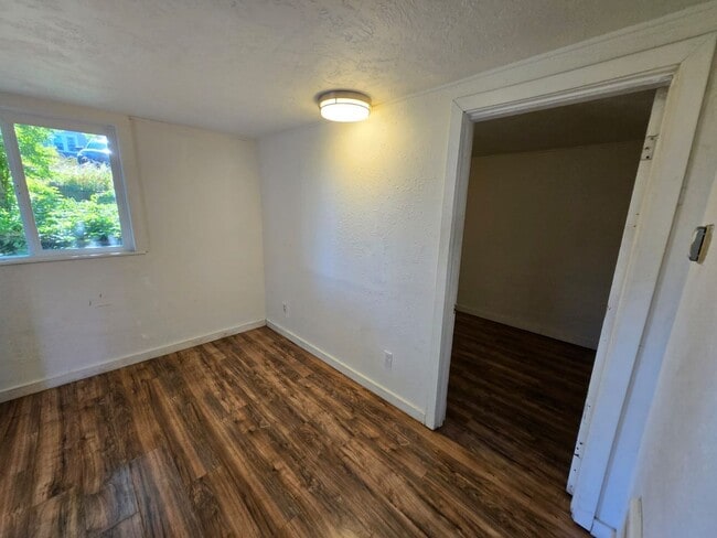 Building Photo - 510 N Collier St